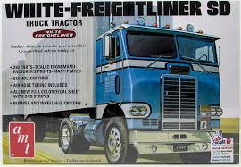 AMT 1004 White Freightliner Single drive