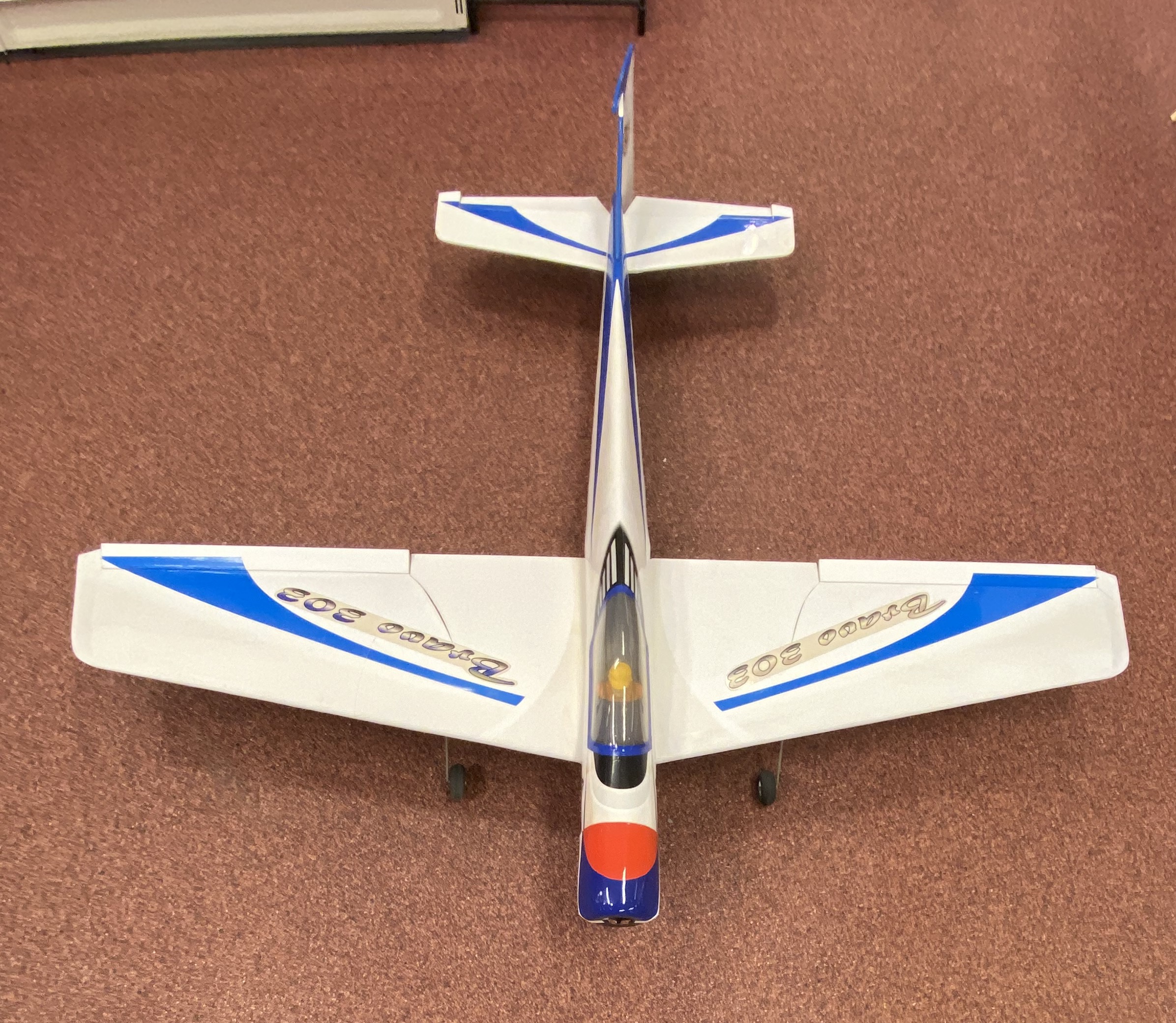 Bravo 303 Aerobatic Model Zonder Electronica Demo Model