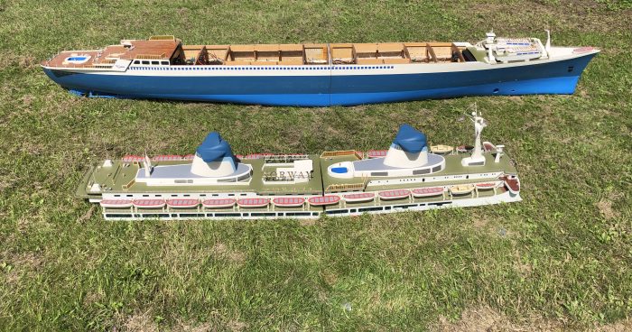 norway modelboot 3 meter lang, met motoren, cd speler, 2 graupner navy V40R. koelers.