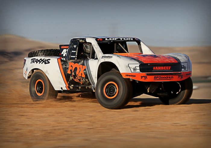 Traxxas 85076-4 Unlimited Desert Racer 4WD + LED