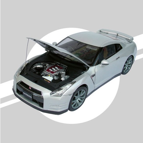 IXO Collections Nissan GT-R 2011 Metalen bouwpakket